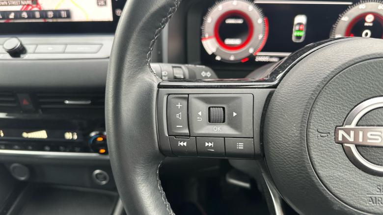 Nissan Qashqai 1.3 DiG-T MH N-Connecta 5dr Petrol Hatchback